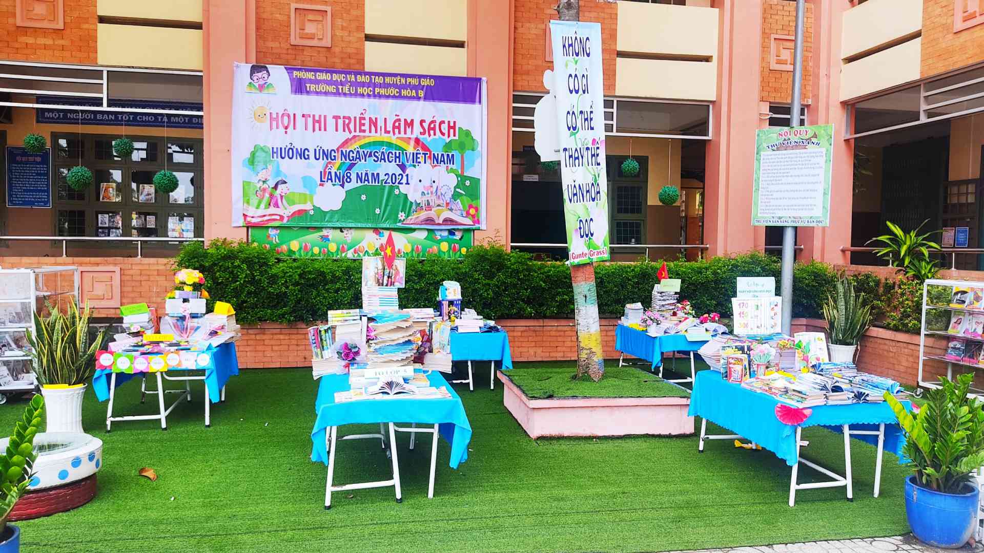 c7b5fb5b72e980b7d9f8 (1)