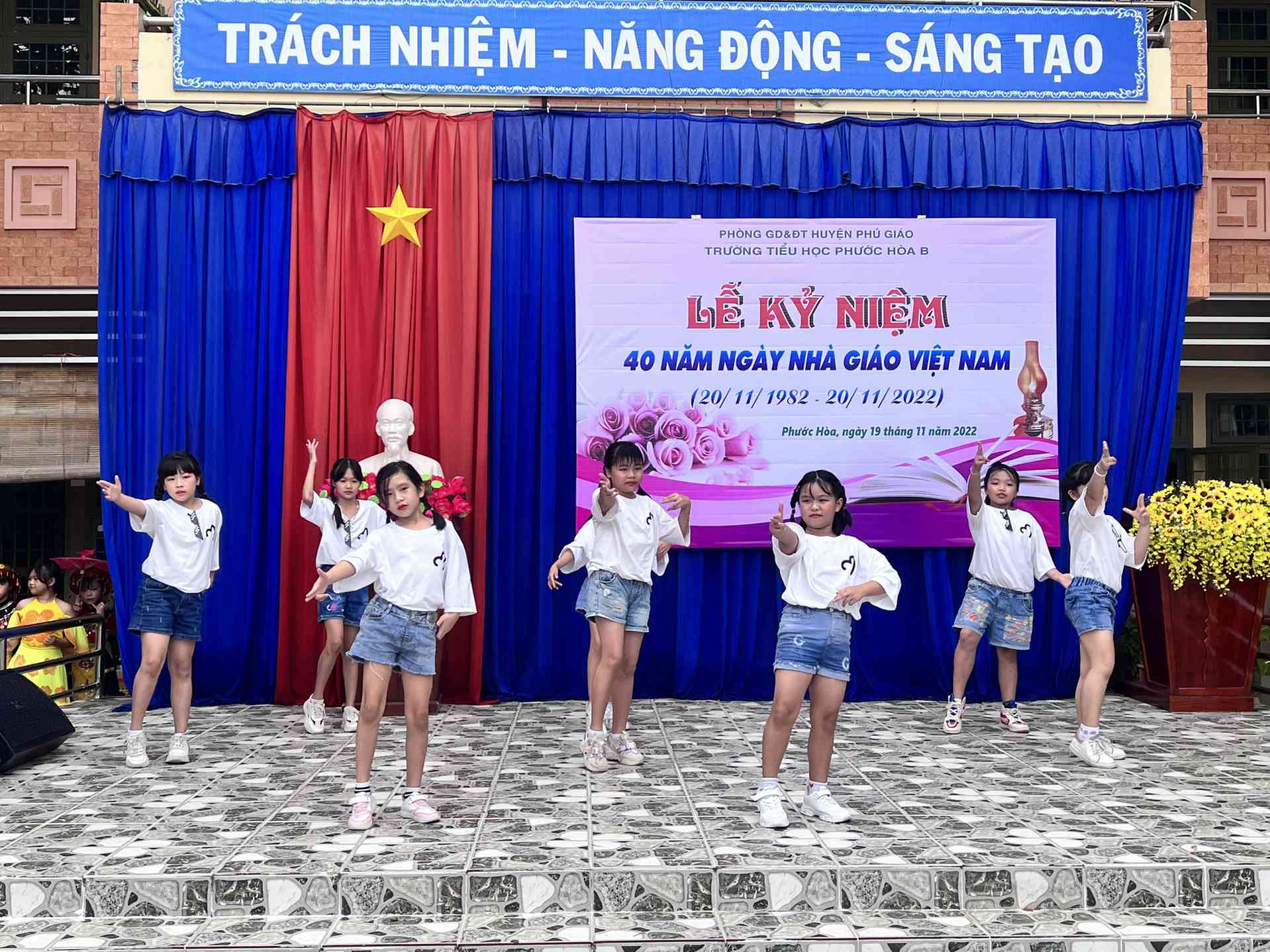 18f637b27f06b958e017