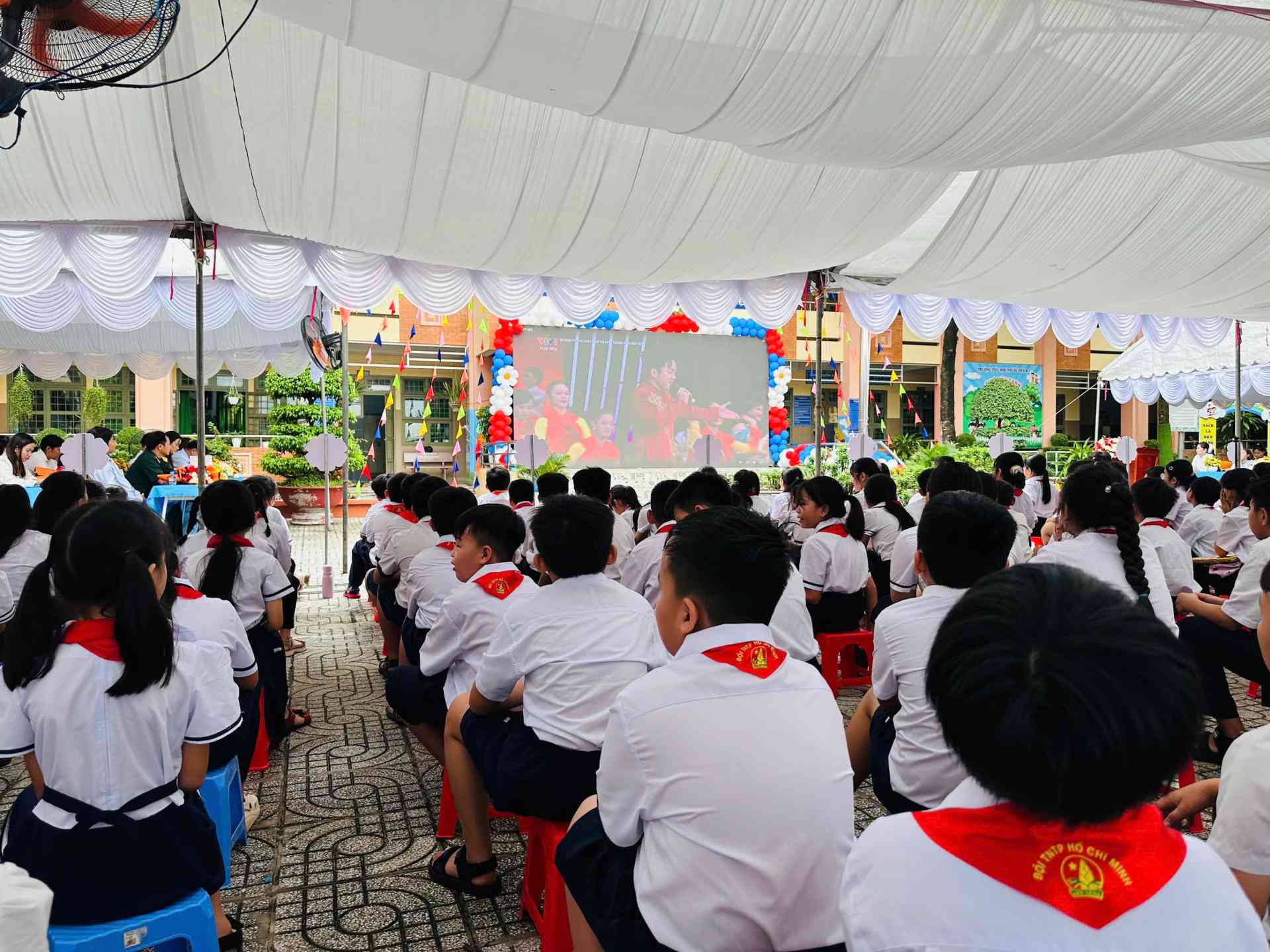 z6979151031091_9fe2abb54950aff952e359320c83c1b3